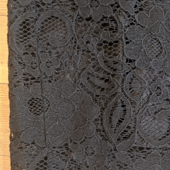Banana Republic Lace Pencil Skirt - Picture 4 of 6